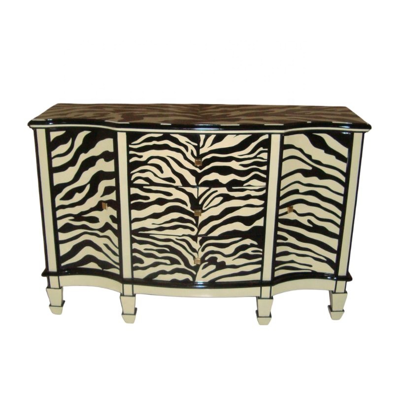 Interior Design Monochrome - Zebra-geschilderde keukenkast met dierenprint, antiek buffetkast