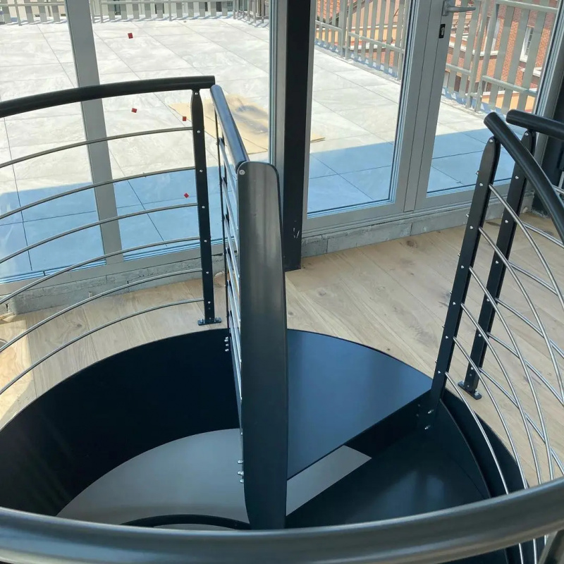 Custom DB Metalen Trappen met  - Interior Design Open Space recensie en prijs